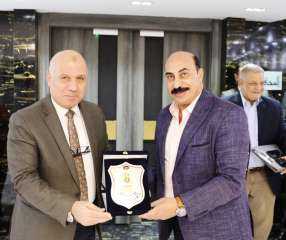 محافظ أسوان يلتقى رئيس الشركة...
