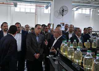 رئيس الوزراء يتفقد المُجمع الصناعي...