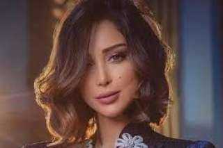 بالصور.. بسمة بوسيل تؤدي مناسك...