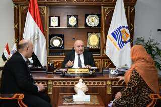 محافظ قنا يستأنف استقبال المواطنين...