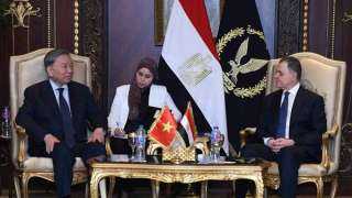وزير الداخلية يستقبل وزير الأمن...
