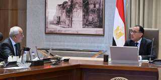 رئيس الوزراء يبحث مع وزير...
