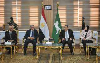 محافظ الشرقية يلتقي رئيس جامعة...