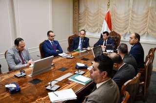 وزير الرياضة يستعرض الملف المصري...