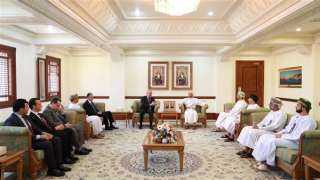 وزير الإسكان يلتقي محافظ مسقط...