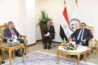 وزير الإنتاج الحربي يبحث مع...