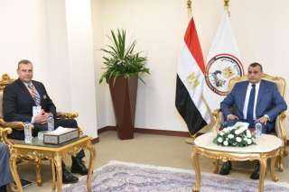 وزير الإنتاج الحربي” يبحث مع...