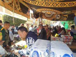توزيع سلع غذائية مدعمة واستمرار...