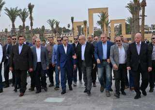 رئيس الوزراء يتابع سير العمل...