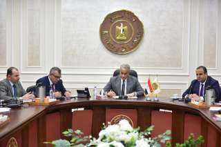 وزير العمل يترأس إجتماع مجلة...