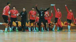 الأهلي يفوز على الزمالك ويتوج...