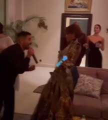 بالفيديو.. أحمد سعد يرقص مع...