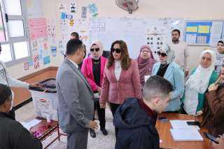 محافظ دمياط تتفقد اللجان الانتخابية...