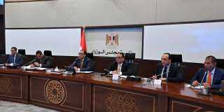 مدبولي يترأس غرفة العمليات المركزية...