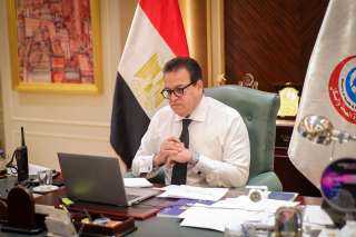 وزير الصحة يعقد اجتماعا مع...