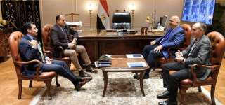 وزير الشباب والرياضة يلتقي رئيس...