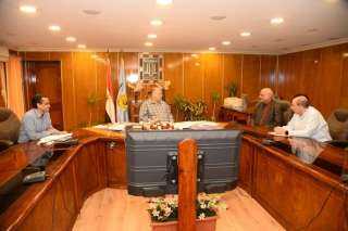 محافظ أسيوط يناقش اتخاذ الاجراءات...