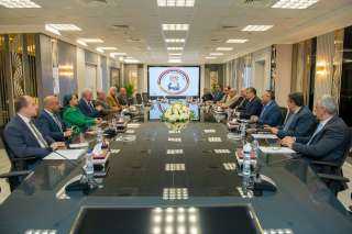 وزير الإنتاج الحربي ومحافظ جنوب...