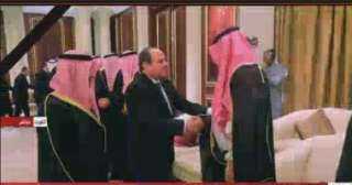 الرئيس السيسى يصل الكويت لتقديم...