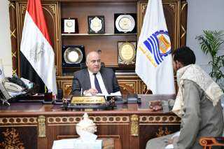محافظ قنا يستأنف إستقبال المواطنين...