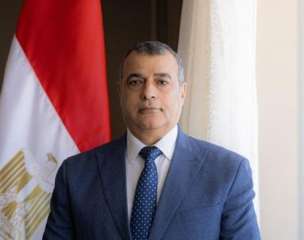 وزير الإنتاج الحربي يهنيء السيد...