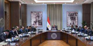 رئيس الوزراء يتابع عددًا من...