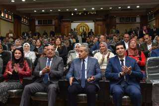 وزيرا قطاع الأعمال والعمل يشهدان...