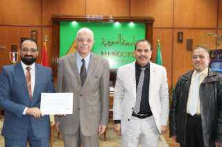 رئيس جامعة المنوفية يقدم التهنئة...