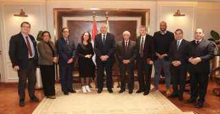 وزير الزراعة يبحث مع المجموعة...
