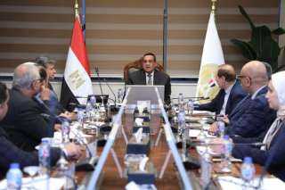 وزير التنمية المحلية يتابع الموقف...
