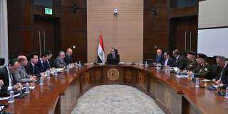 رئيس الوزراء يستعرض مقترحا مقدما...