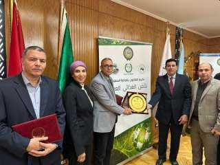 مركز البحوث الزراعية يحصد جائزتين...