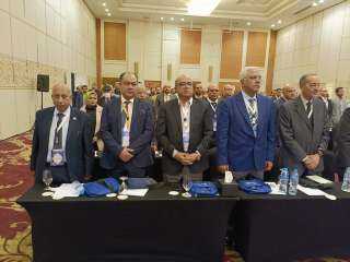 نائب رئيس جامعة الأزهر يهنئ...