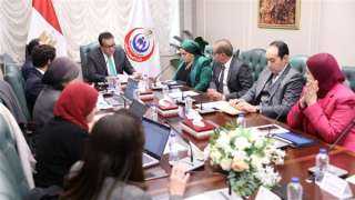 وزير الصحة يناقش الاستراتيجية القومية...