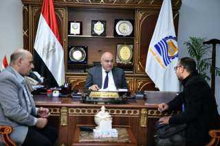 محافظ قنا يواصل استقبال المواطنين...