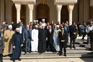 المحكمون: مسجد مصر مفخرة عظيمة...