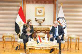 وزيرة التخطيط والنائب العام يوقعان...