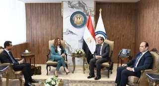 وزير البترول يعقد مباحثات مع...