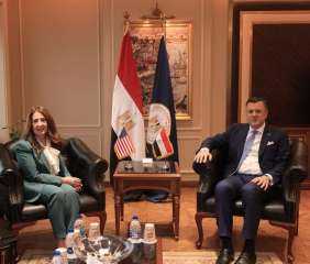 وزير السياحة والآثار يلتقي سفيرة...