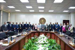 وزير العمل يلتقي المُلحقين العُماليين...