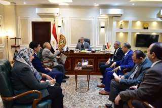 وزير العمل يلتقي وفدًا من...