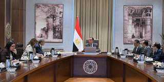رئيس الوزراء يتابع مع وزير...