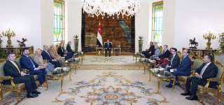 الرئيس السيسى يستقبل وفدًا من...