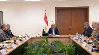 وزير الرى يتابع موقف مجهودات...