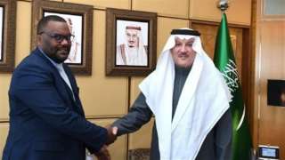 سفير السعودية لدى مصر يستقبل...