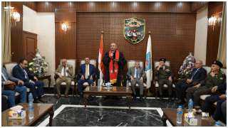 الفريق أسامة ربيع يقدم التهنئة...
