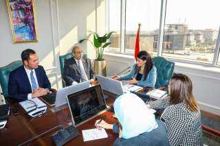 المشاط تبحث التحضيرات لبعثة البنك...