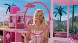 فيلم  Barbie يحصد جائزة...