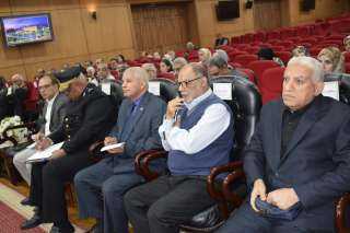 محافظ بورسعيد يستعرض مستجدات العمل...