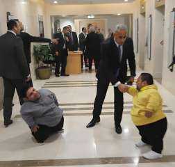 وزير العمل يستقبل مواطنًا من...